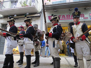 IX Festa Reviu els Setges Napole&ograve;nics de Girona. Desfilada pels carrers del Barri Vell