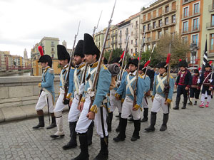 IX Festa Reviu els Setges Napole&ograve;nics de Girona. Desfilada pels carrers del Barri Vell