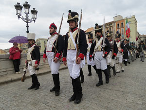 IX Festa Reviu els Setges Napole&ograve;nics de Girona. Desfilada pels carrers del Barri Vell