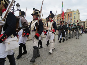 IX Festa Reviu els Setges Napole&ograve;nics de Girona. Desfilada pels carrers del Barri Vell