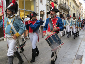 IX Festa Reviu els Setges Napole&ograve;nics de Girona. Desfilada pels carrers del Barri Vell