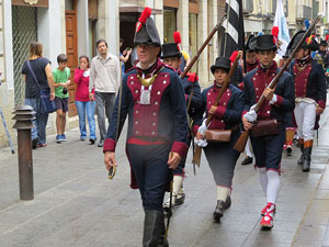 IX Festa Reviu els Setges Napole&ograve;nics de Girona. Desfilada pels carrers del Barri Vell