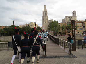 IX Festa Reviu els Setges Napole&ograve;nics de Girona. Desfilada pels carrers del Barri Vell