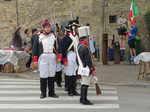 IX Festa Reviu els Setges Napole&ograve;nics de Girona. Desfilada pels carrers del Barri Vell