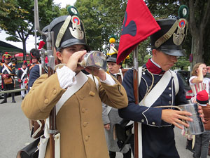 IX Festa Reviu els Setges Napole&ograve;nics de Girona. Desfilada pels carrers del Barri Vell
