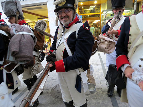 IX Festa Reviu els Setges Napole&ograve;nics de Girona. Desfilada pels carrers del Barri Vell