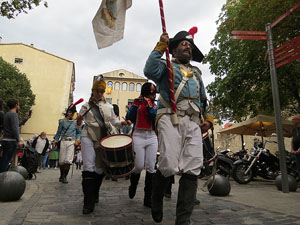 IX Festa Reviu els Setges Napole&ograve;nics de Girona. Desfilada pels carrers del Barri Vell
