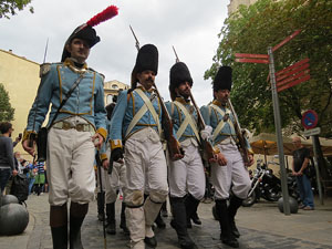 IX Festa Reviu els Setges Napole&ograve;nics de Girona. Desfilada pels carrers del Barri Vell