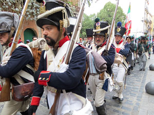 IX Festa Reviu els Setges Napole&ograve;nics de Girona. Desfilada pels carrers del Barri Vell