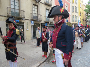 IX Festa Reviu els Setges Napole&ograve;nics de Girona. Desfilada pels carrers del Barri Vell