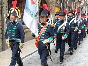 IX Festa Reviu els Setges Napole&ograve;nics de Girona. Desfilada pels carrers del Barri Vell