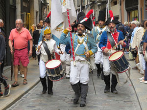 IX Festa Reviu els Setges Napole&ograve;nics de Girona. Desfilada pels carrers del Barri Vell