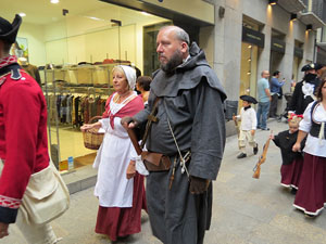IX Festa Reviu els Setges Napole&ograve;nics de Girona. Desfilada pels carrers del Barri Vell