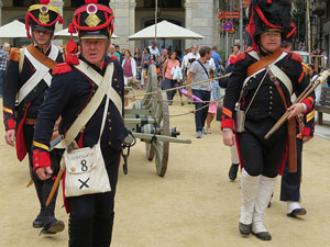 IX Festa Reviu els Setges Napole&ograve;nics de Girona. Presentaci&oacute; a la pla&ccedil;a de la Independ&egrave;ncia