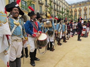 IX Festa Reviu els Setges Napole&ograve;nics de Girona. Presentaci&oacute; a la pla&ccedil;a de la Independ&egrave;ncia