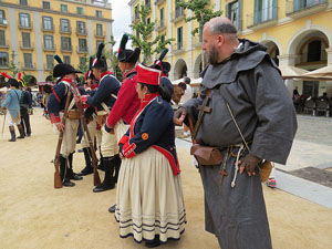 IX Festa Reviu els Setges Napole&ograve;nics de Girona. Presentaci&oacute; a la pla&ccedil;a de la Independ&egrave;ncia