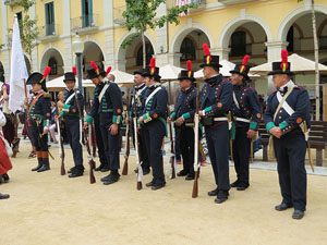 IX Festa Reviu els Setges Napole&ograve;nics de Girona. Presentaci&oacute; a la pla&ccedil;a de la Independ&egrave;ncia