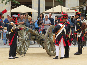 IX Festa Reviu els Setges Napole&ograve;nics de Girona. Presentaci&oacute; a la pla&ccedil;a de la Independ&egrave;ncia