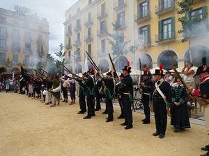 IX Festa Reviu els Setges Napole&ograve;nics de Girona. Presentaci&oacute; a la pla&ccedil;a de la Independ&egrave;ncia