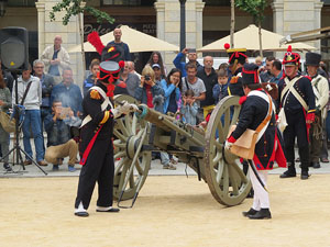 IX Festa Reviu els Setges Napole&ograve;nics de Girona. Presentaci&oacute; a la pla&ccedil;a de la Independ&egrave;ncia