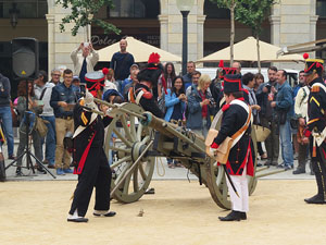 IX Festa Reviu els Setges Napole&ograve;nics de Girona. Presentaci&oacute; a la pla&ccedil;a de la Independ&egrave;ncia