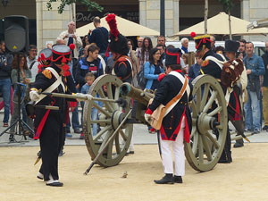 IX Festa Reviu els Setges Napole&ograve;nics de Girona. Presentaci&oacute; a la pla&ccedil;a de la Independ&egrave;ncia