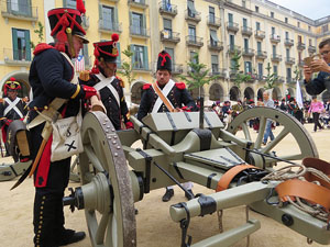 IX Festa Reviu els Setges Napole&ograve;nics de Girona. Presentaci&oacute; a la pla&ccedil;a de la Independ&egrave;ncia
