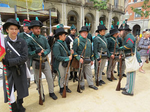 IX Festa Reviu els Setges Napole&ograve;nics de Girona. Presentaci&oacute; a la pla&ccedil;a de la Independ&egrave;ncia