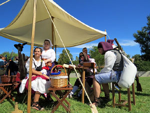 IX Festa Reviu els Setges Napole&ograve;nics de Girona. Campament d'&egrave;poca  napole&ograve;nica al parc de les Ribes del Ter