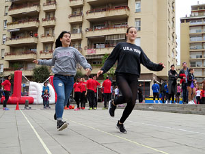 V Jornada de l'Esport Femení 2017 a la plaça Salvador Espriu, la de Francesc Calvet i Rubalcaba, i el riu Onyar