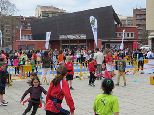 V Jornada de l'Esport Femení 2017 a la plaça Salvador Espriu, la de Francesc Calvet i Rubalcaba, i el riu Onyar