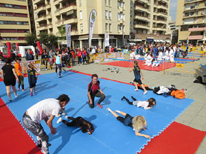 V Jornada de l'Esport Femení 2017 a la plaça Salvador Espriu, la de Francesc Calvet i Rubalcaba, i el riu Onyar
