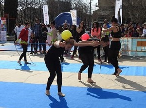 V Jornada de l'Esport Femení 2017 a la plaça Salvador Espriu, la de Francesc Calvet i Rubalcaba, i el riu Onyar