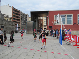 V Jornada de l'Esport Femení 2017 a la plaça Salvador Espriu, la de Francesc Calvet i Rubalcaba, i el riu Onyar