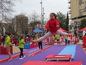 V Jornada de l'Esport Femení 2017 a la plaça Salvador Espriu, la de Francesc Calvet i Rubalcaba, i el riu Onyar