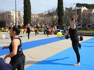 V Jornada de l'Esport Femení 2017 a la plaça Salvador Espriu, la de Francesc Calvet i Rubalcaba, i el riu Onyar