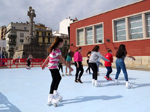 V Jornada de l'Esport Femení 2017 a la plaça Salvador Espriu, la de Francesc Calvet i Rubalcaba, i el riu Onyar