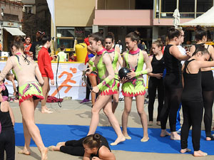 V Jornada de l'Esport Femení 2017 a la plaça Salvador Espriu, la de Francesc Calvet i Rubalcaba, i el riu Onyar