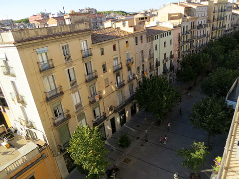 Vista elevada de la Rambla de la Llibertat, antiga plaça de les Cols