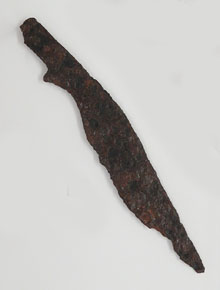 Ganivet afalcatat, ferro. Mas Castellar (Pontós, Alt Empordà). 225-200 aC