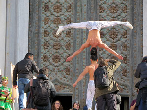 Nadal 2016. R&egrave;cord Guiness de pujada d'escales en equilibri a la Catedral