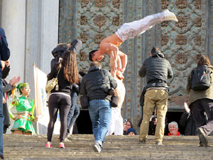 Nadal 2016. R&egrave;cord Guiness de pujada d'escales en equilibri a la Catedral