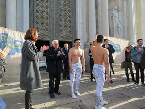Nadal 2016. R&egrave;cord Guiness de pujada d'escales en equilibri a la Catedral
