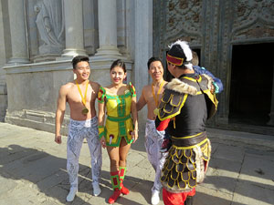 Nadal 2016. R&egrave;cord Guiness de pujada d'escales en equilibri a la Catedral