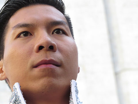 Els germans Giang abans de comen&ccedil;ar la pujada de les escales de la Catedral