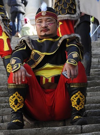 Artistes del Circ de Nadal de Girona, a les escales de la Catedral