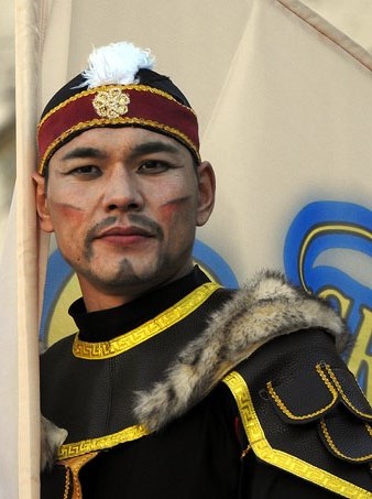 Artistes del Circ de Nadal de Girona, a les escales de la Catedral