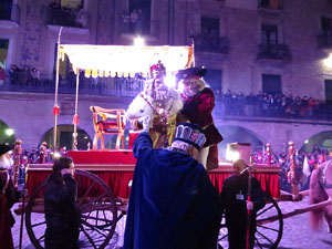 La Cavalcada de Reis 2017. Arribada a la plaça del Vi i rebuda de l'alcaldessa