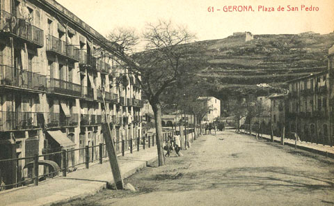 La pla&ccedil;a de Sant Pere, al barri de Sant Pere de Galligants. 1909-1918