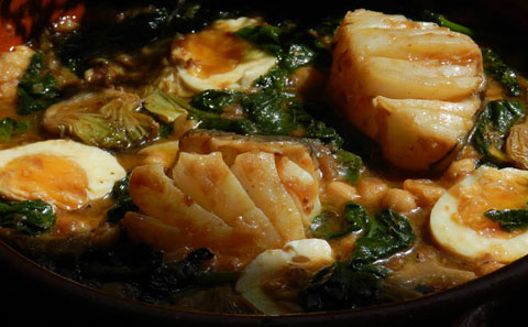 Bacall&agrave; amb cigrons, espinacs, carxofes i ous durs